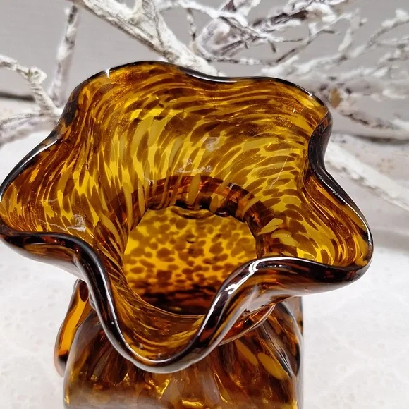 #ACT Amber Ruffled Top Glass Vase - Picture 3 of 6